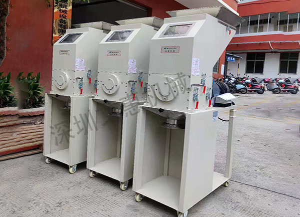 塑料（liào）粉碎機在空調外殼（ké）粉碎領域中的應用